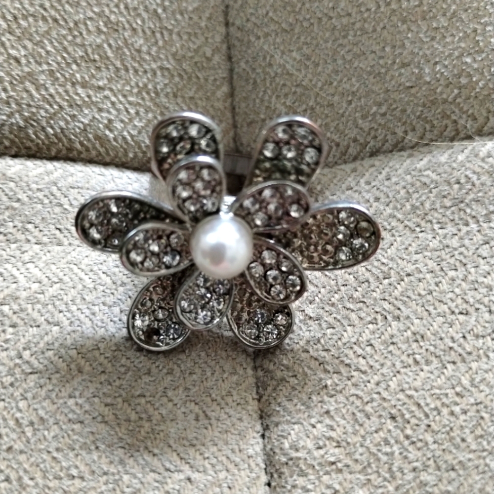 Guess ring